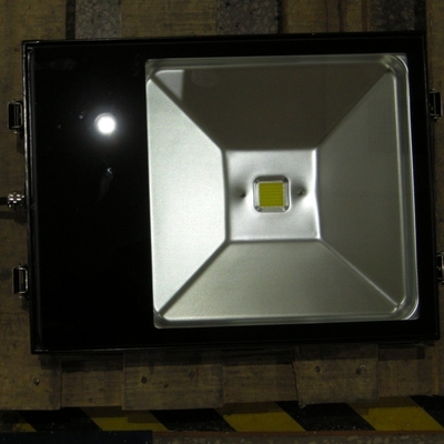 Klasik Tasarım Yüksek Güçlü COB LED Floodlight 70W 140W IP66 Atölye veya Depo için