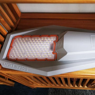 Park için Özel Tasarımlı 400W Yıldızlararası Savaşçı Solar Sokak Lambası